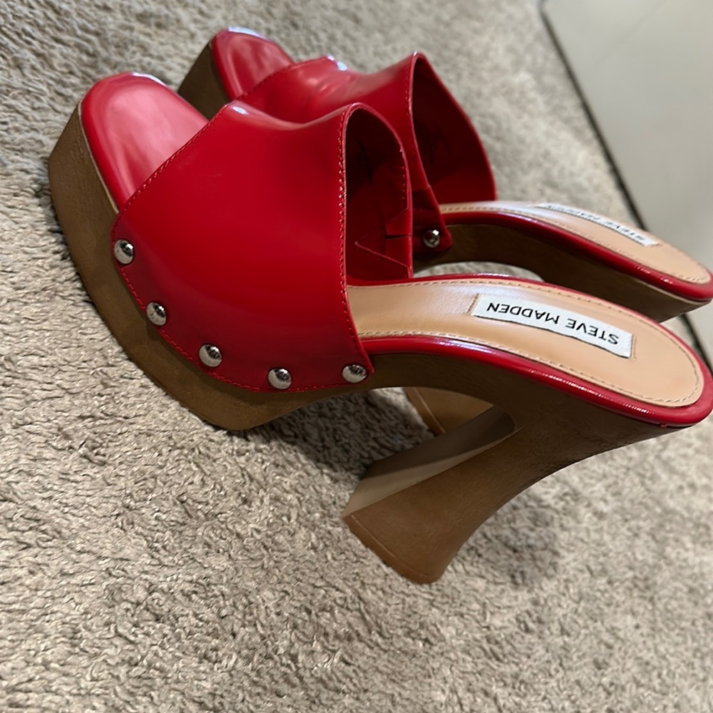 Brand new Steve Madden red wedge